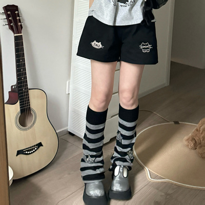 原创猫猫头刺绣亚萌感黑色短裤女