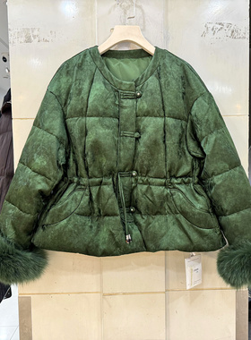 芷炫Z58110 流苏盘扣圆领抽绳收腰人丝提花狐狸毛袖口小个羽绒服