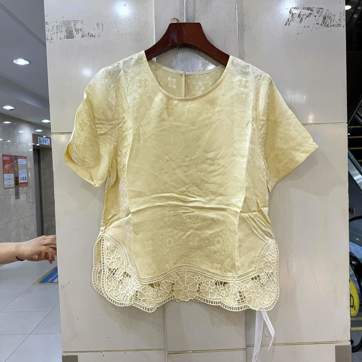 丽尚思琪SQ26001 下摆镂空蕾丝刺绣花提花圆领国风人丝衬衫上衣夏