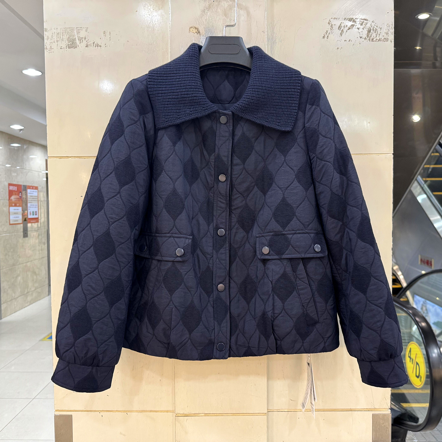 JY52QW130针织翻领菱形花外套