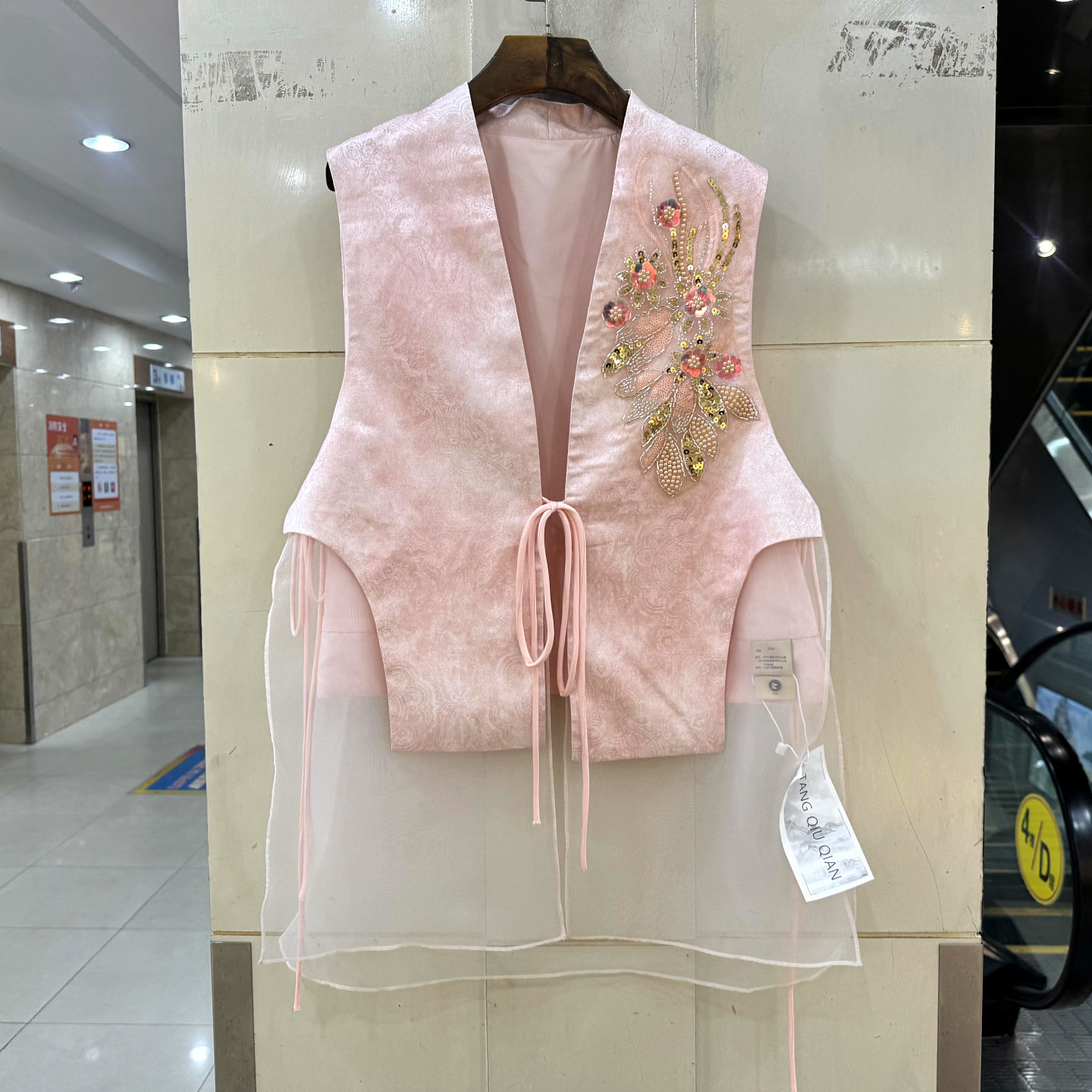 棠秋纤T13256 系带门禁串珠刺绣花拼欧根纱V领遮屁国风马甲外披女