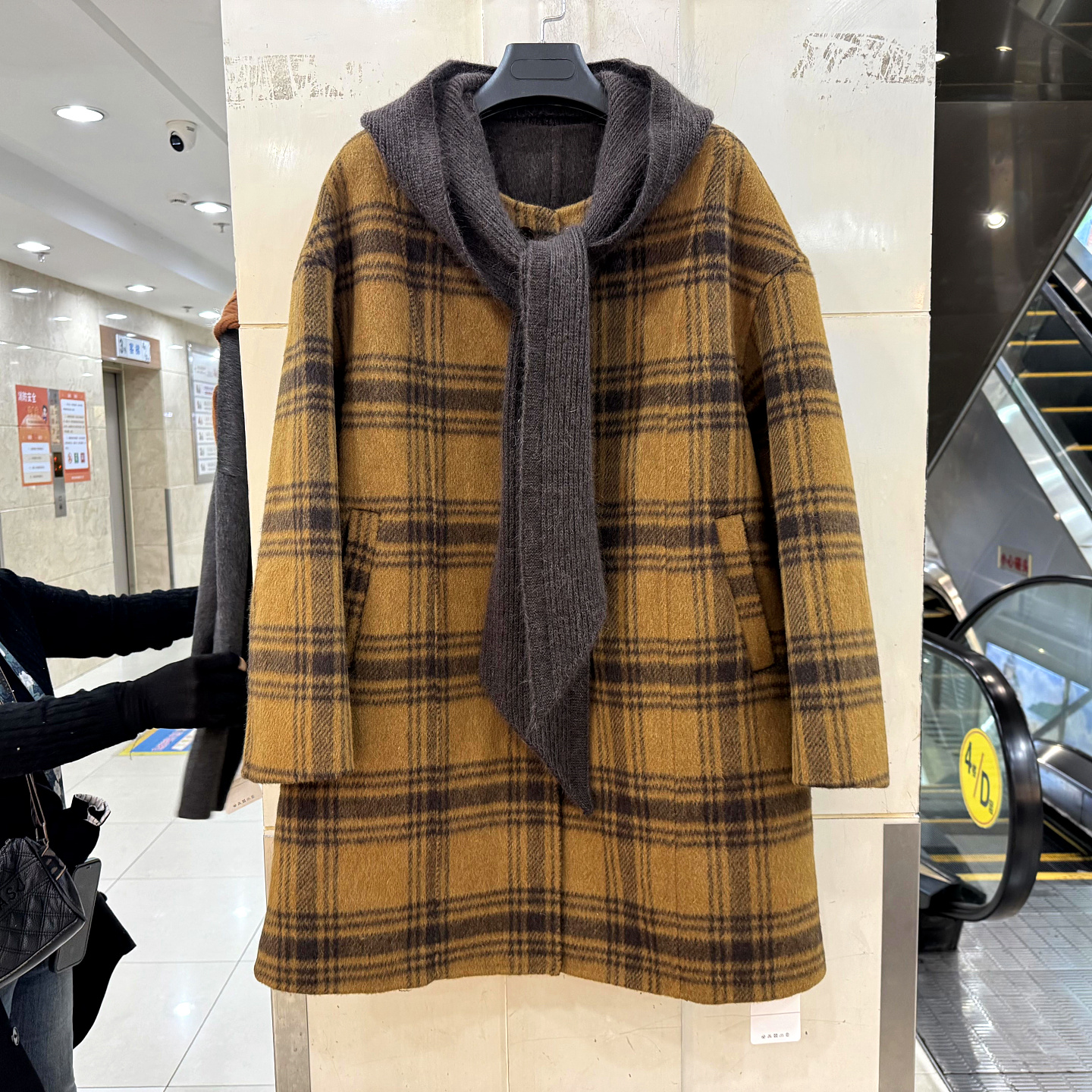 33-099针织连帽双面羊毛呢大衣