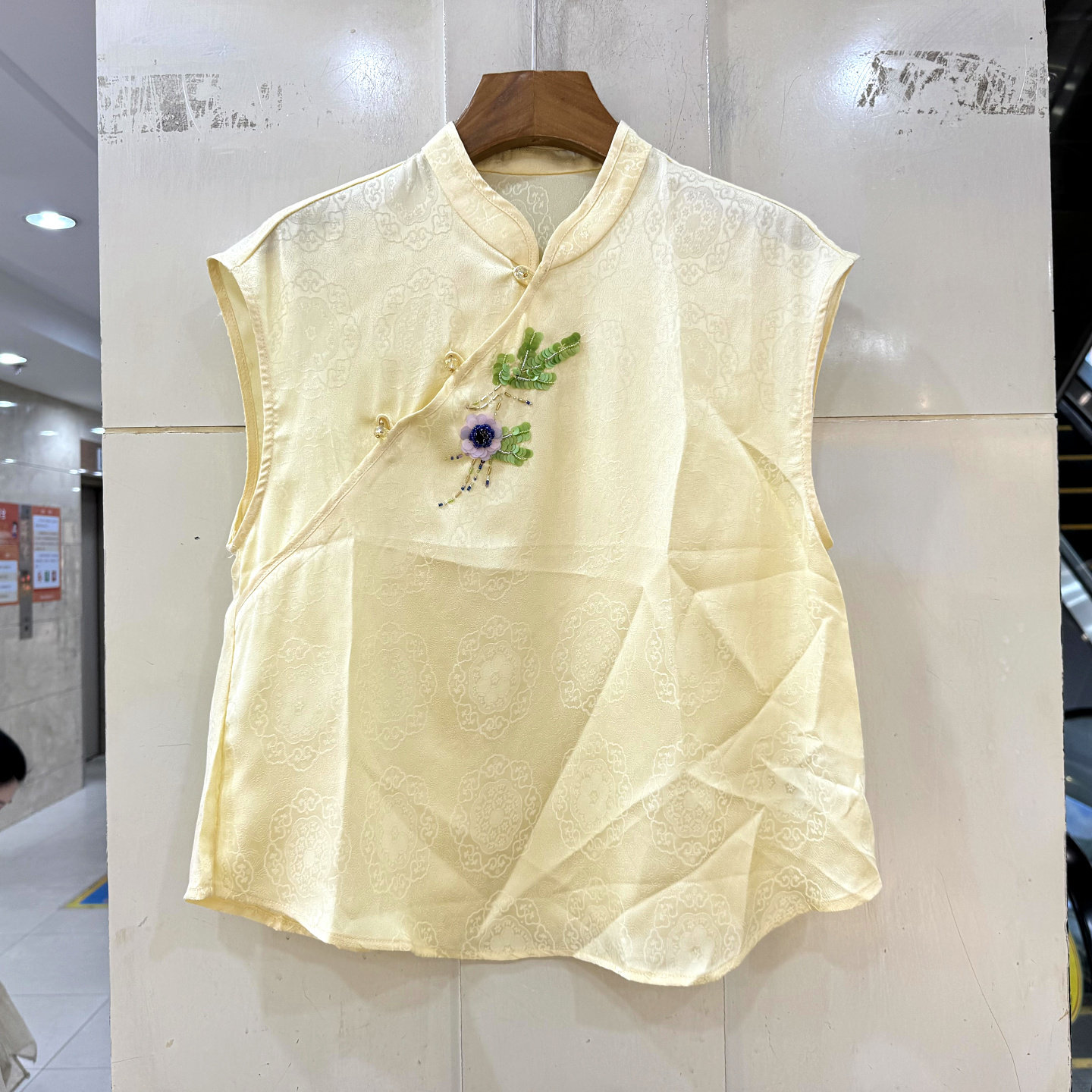 丽尚思琪SQ26016 斜门禁扣立领亮片刺绣花提花人丝国风马甲衬衫夏