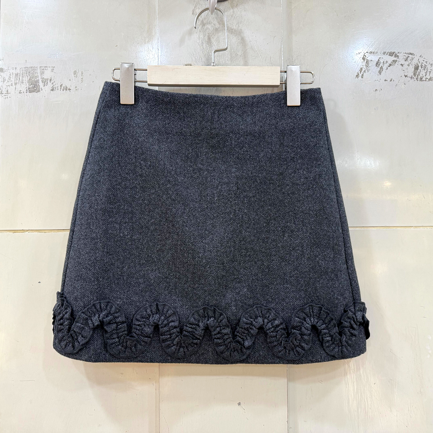 靓依秀色25825波浪订花边短裙