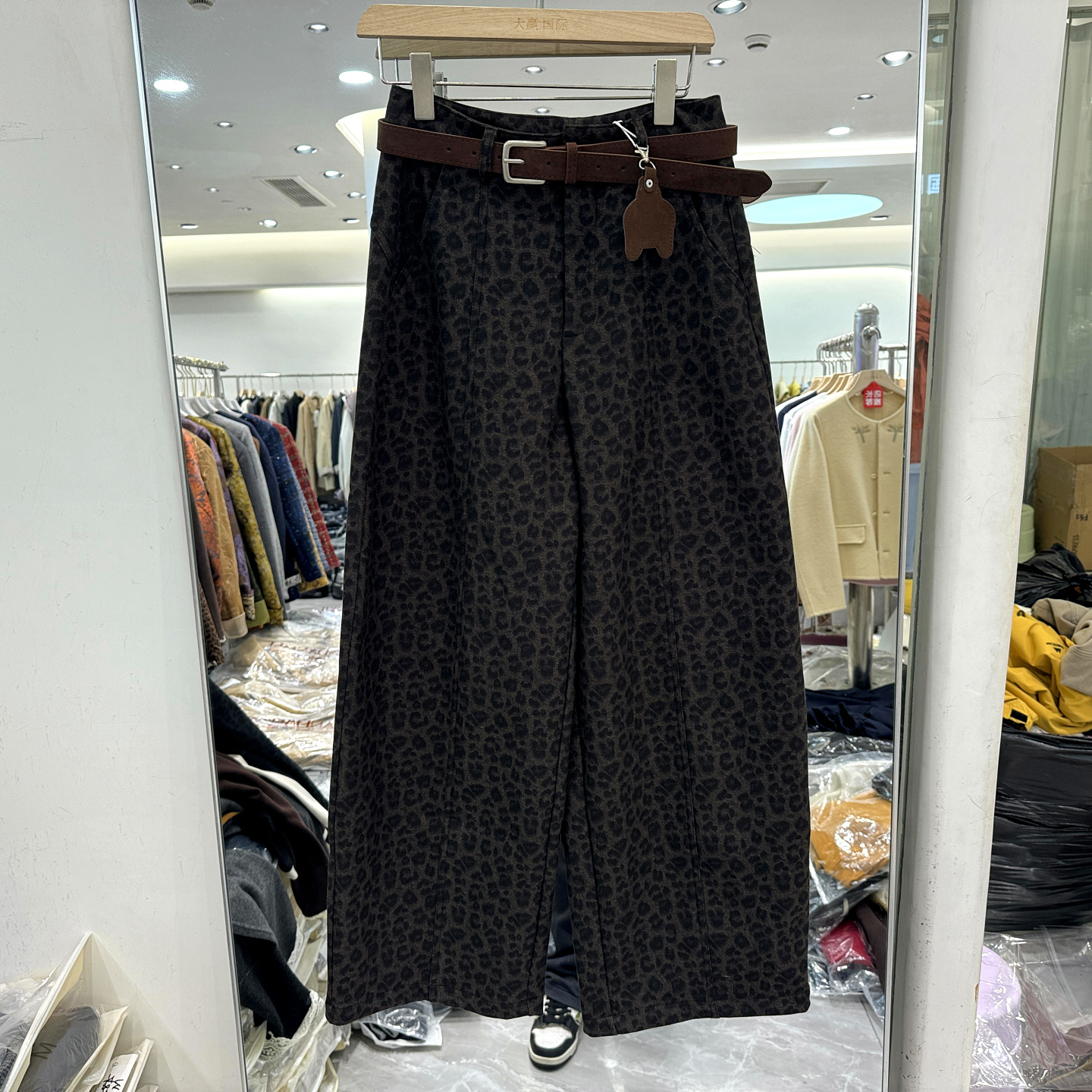 开心依典2921吊坠腰带牛仔裤