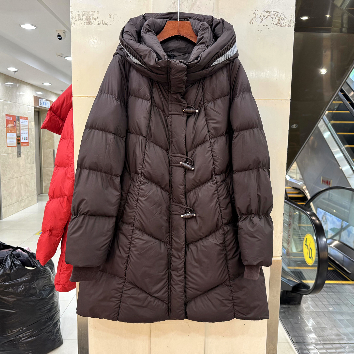 JD853拼针织连帽A字中长羽绒服