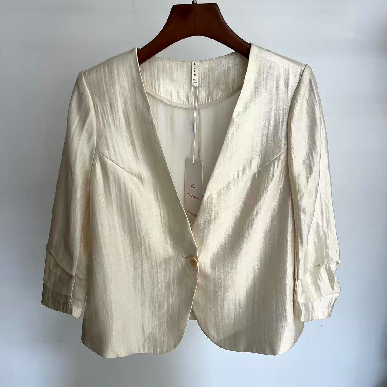 ASAW002 时尚一粒扣泡泡七分袖V领小个短装百搭外套欧洲站春装女