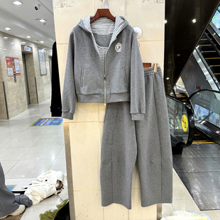 JD817 休闲运动三件套2026春 条纹吊带背心拉链连帽卫衣外套弯刀裤