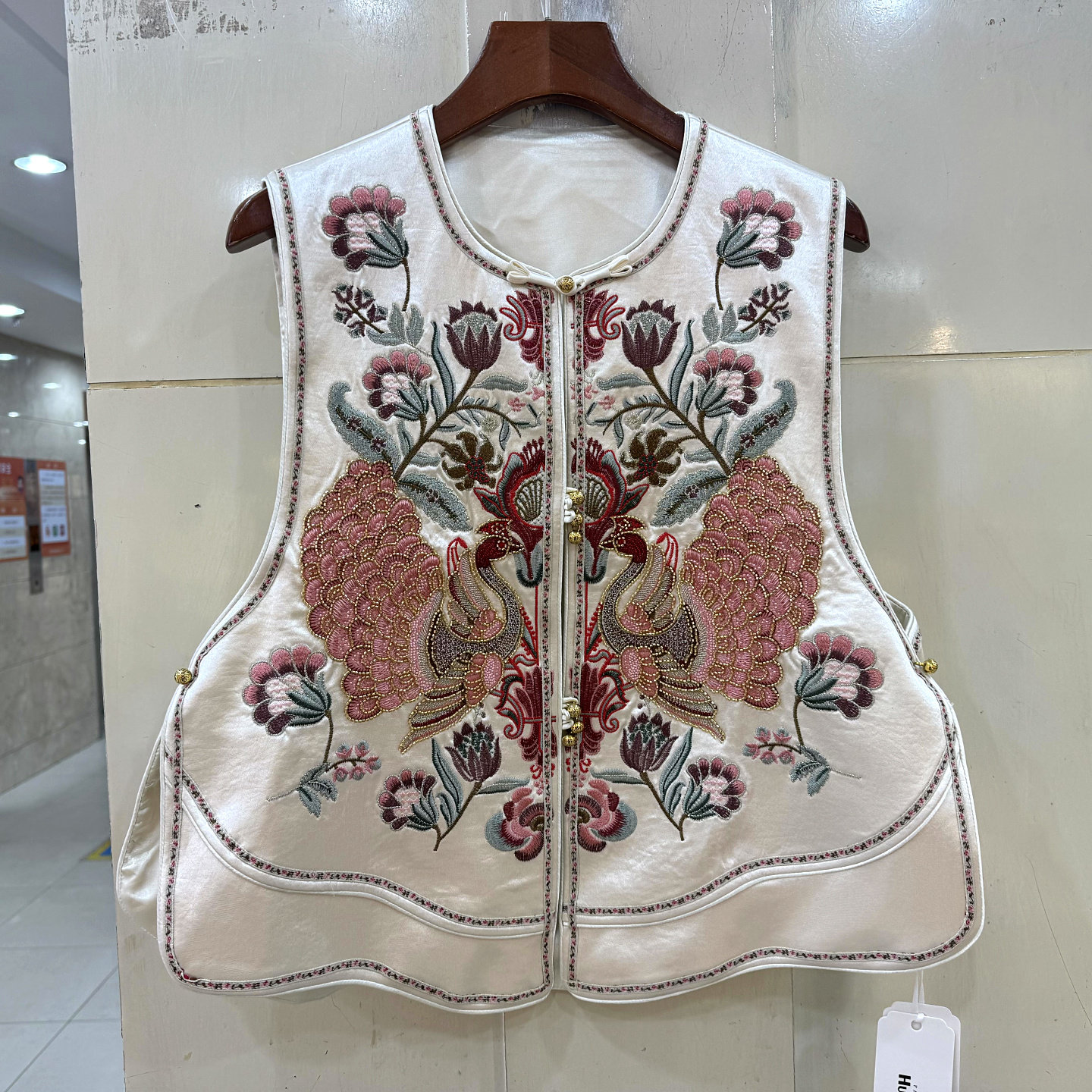 19256 欧货春装2026新款重工串珠孔雀刺绣花仿醋酸国风马甲外套女,女装/女士精品,马夹,淘宝优惠券,粉丝福利购,淘宝优惠卷