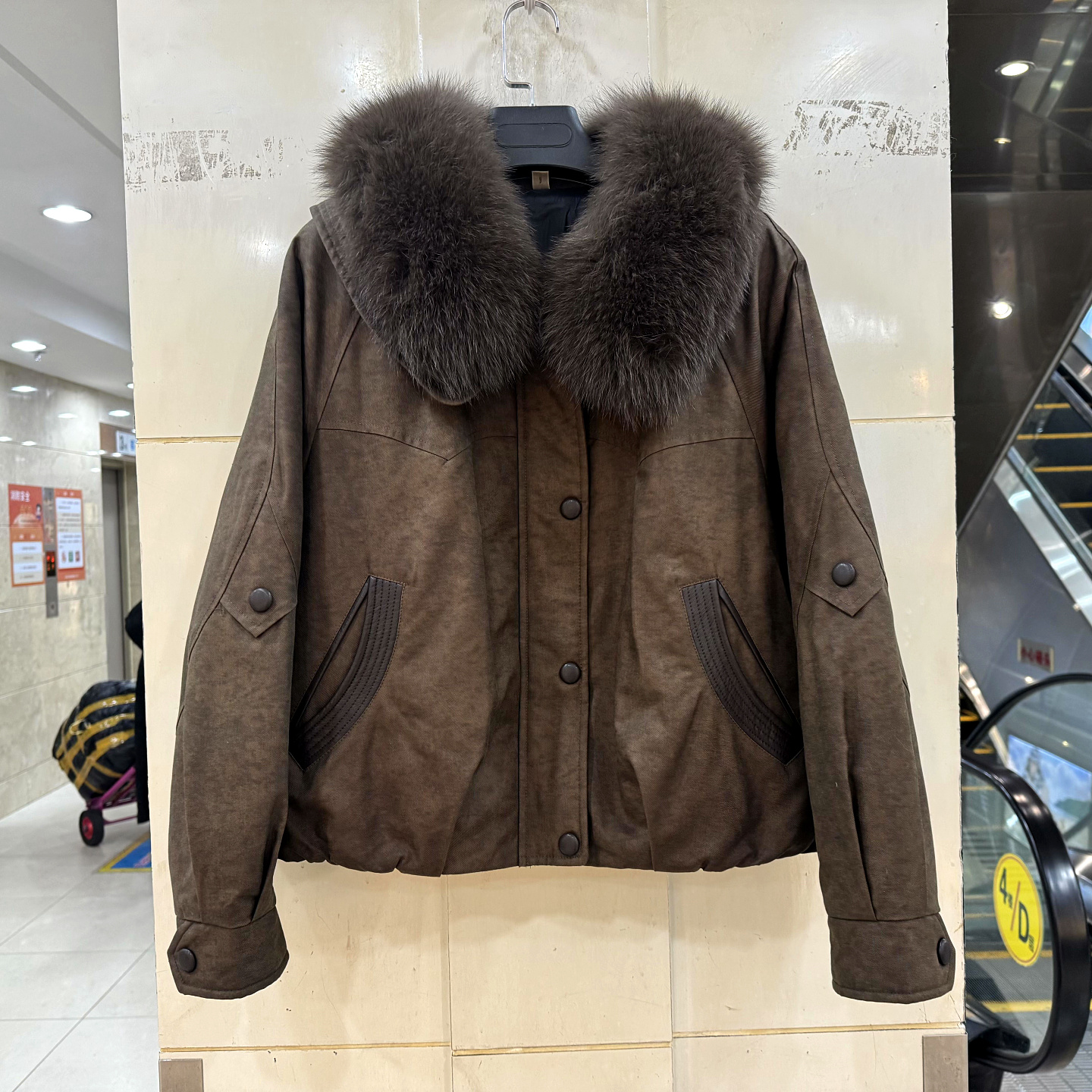 J25DY1218狐狸毛领鹅绒羽绒服