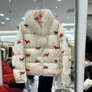 依芙恩58D61 毛球狐狸毛领小马提花蕾丝花边国风短装羽绒服冬装女