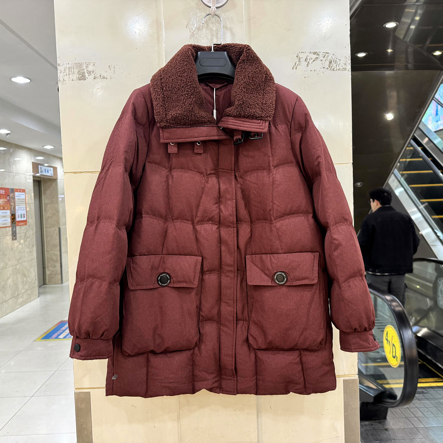 25D-Y8713 仿羊羔毛翻领大口袋休闲小个中长羽绒服欧货冬装正品