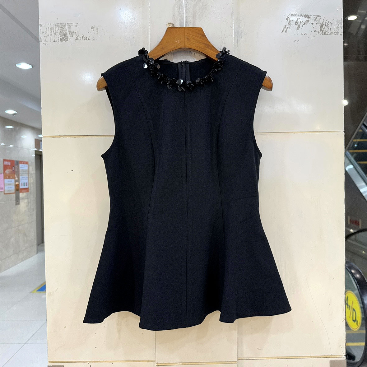 L69335 亮片订花朵圆领小蛮腰下荷叶边无袖马甲洋气小衫上衣秋装