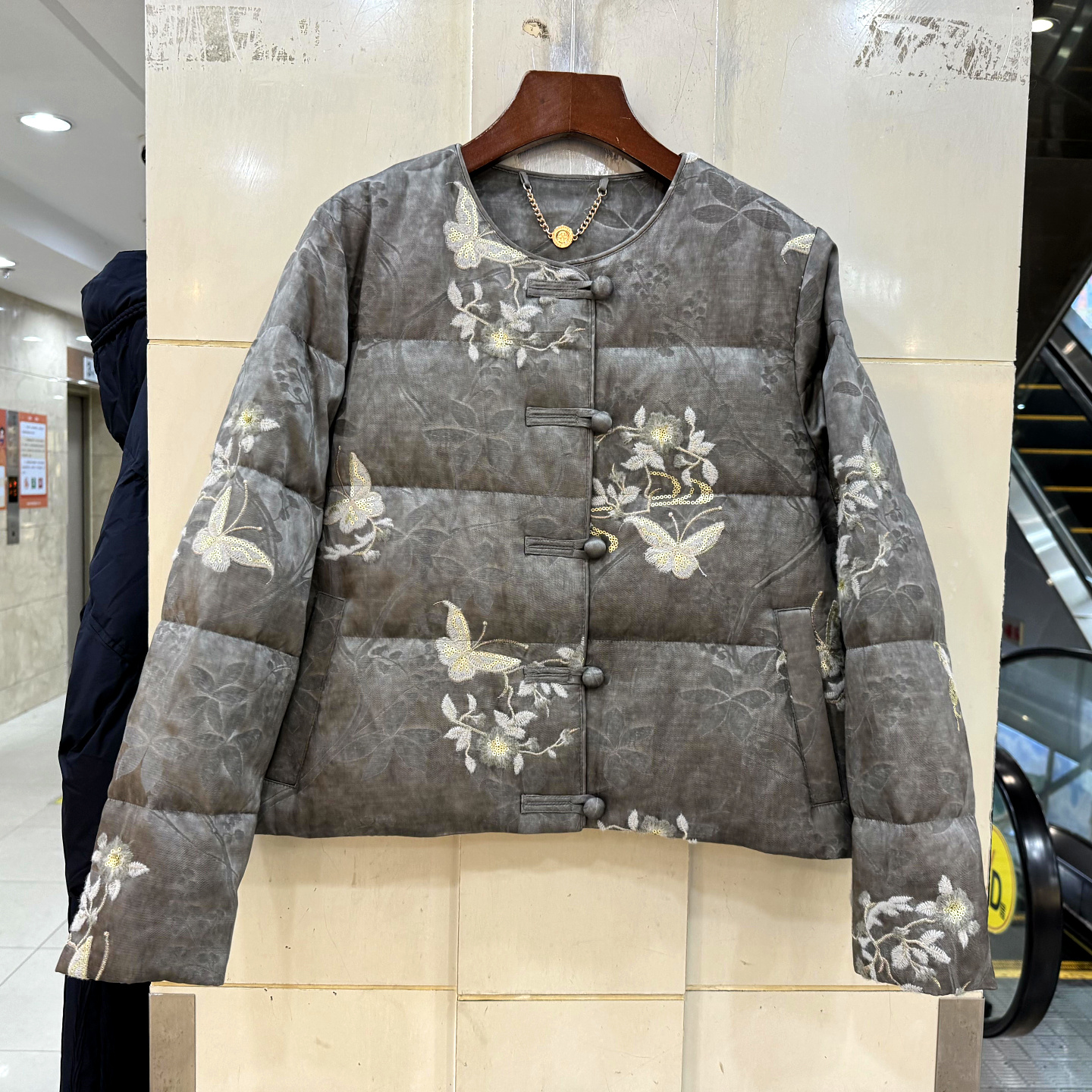 99YR-2380刺绣花短装鹅绒羽绒服