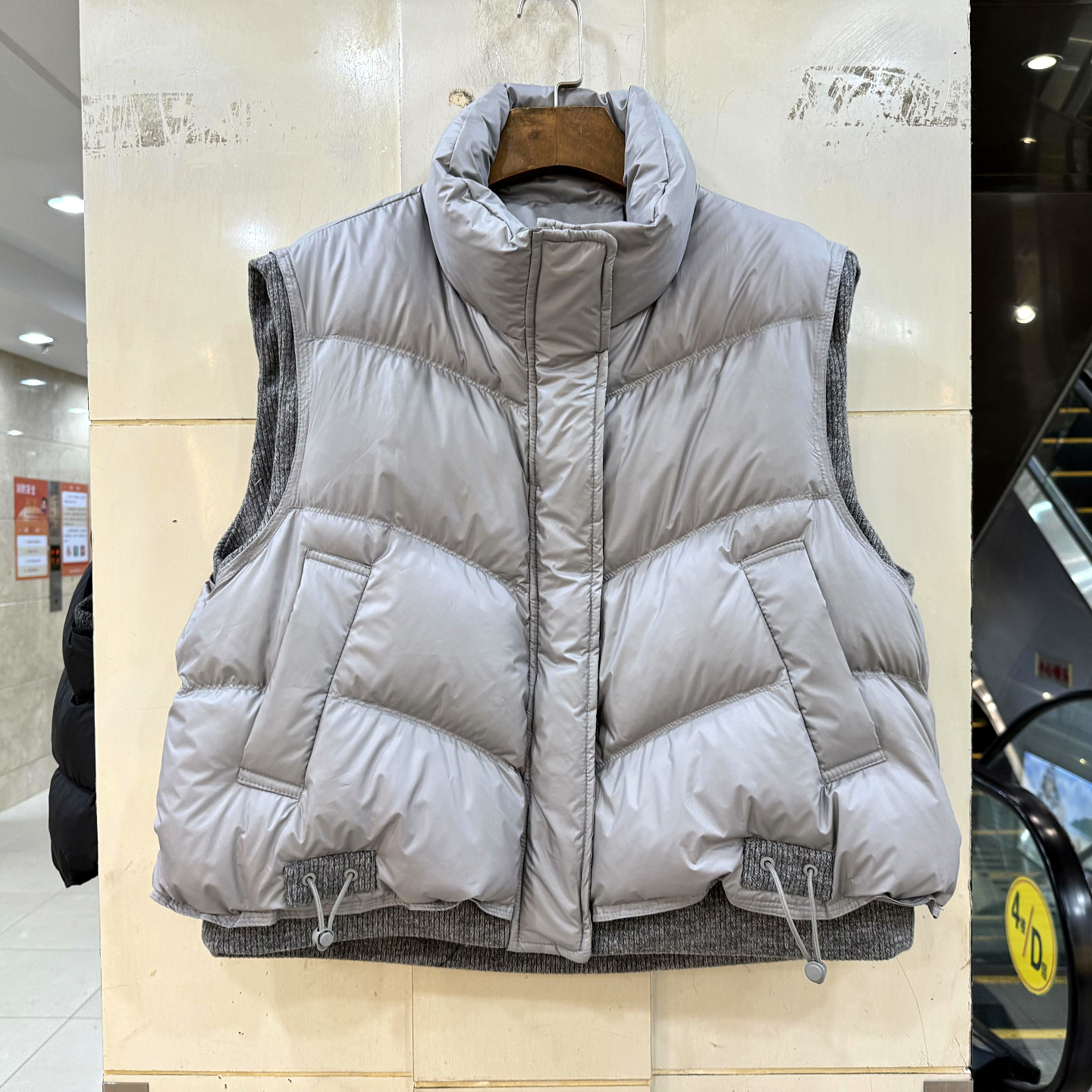 8968休闲百搭羽绒马甲外套