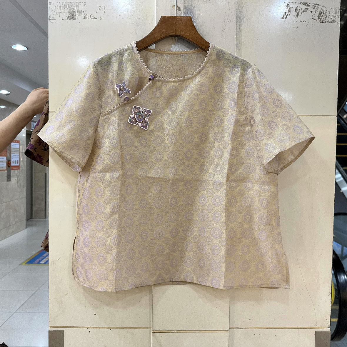 8855 斜门禁镶钻刺绣花复古提花圆领国风浮光锦短装衬衫上衣夏装