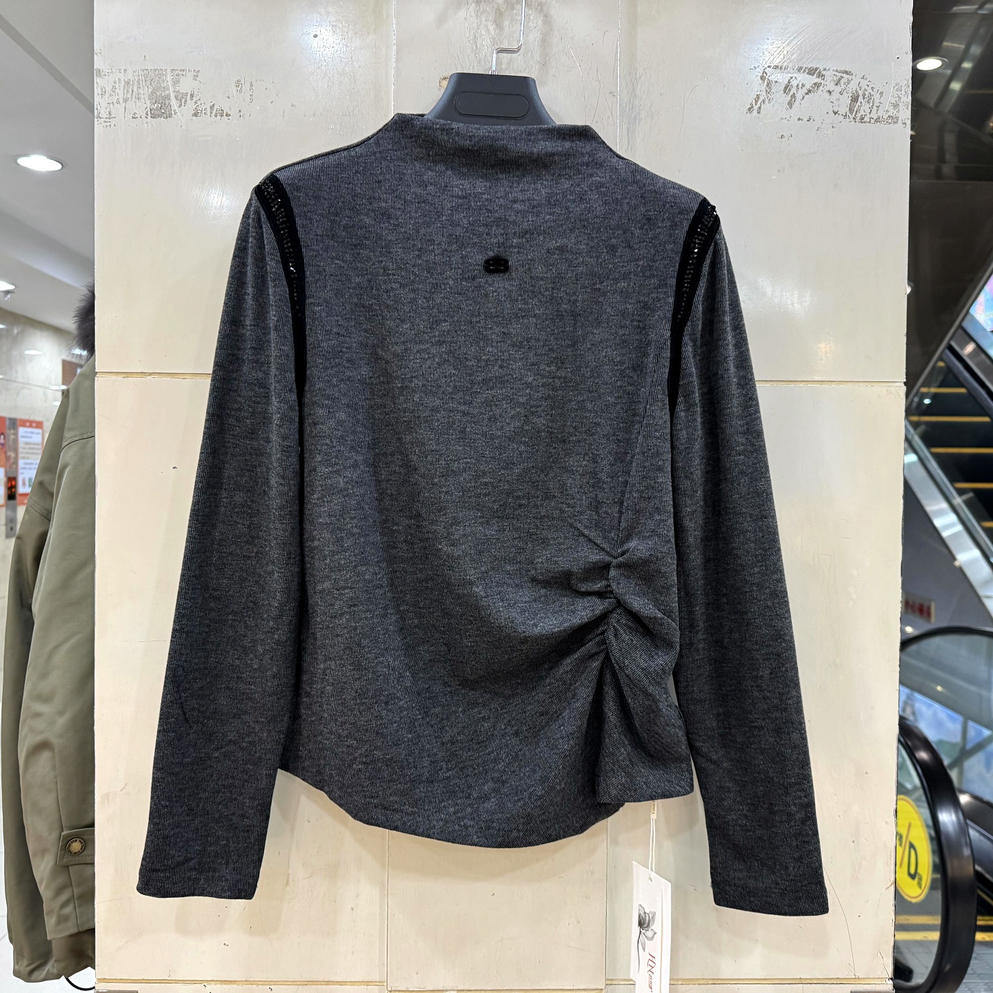 赫琳娜1739双肩烫钻加绒T恤上衣