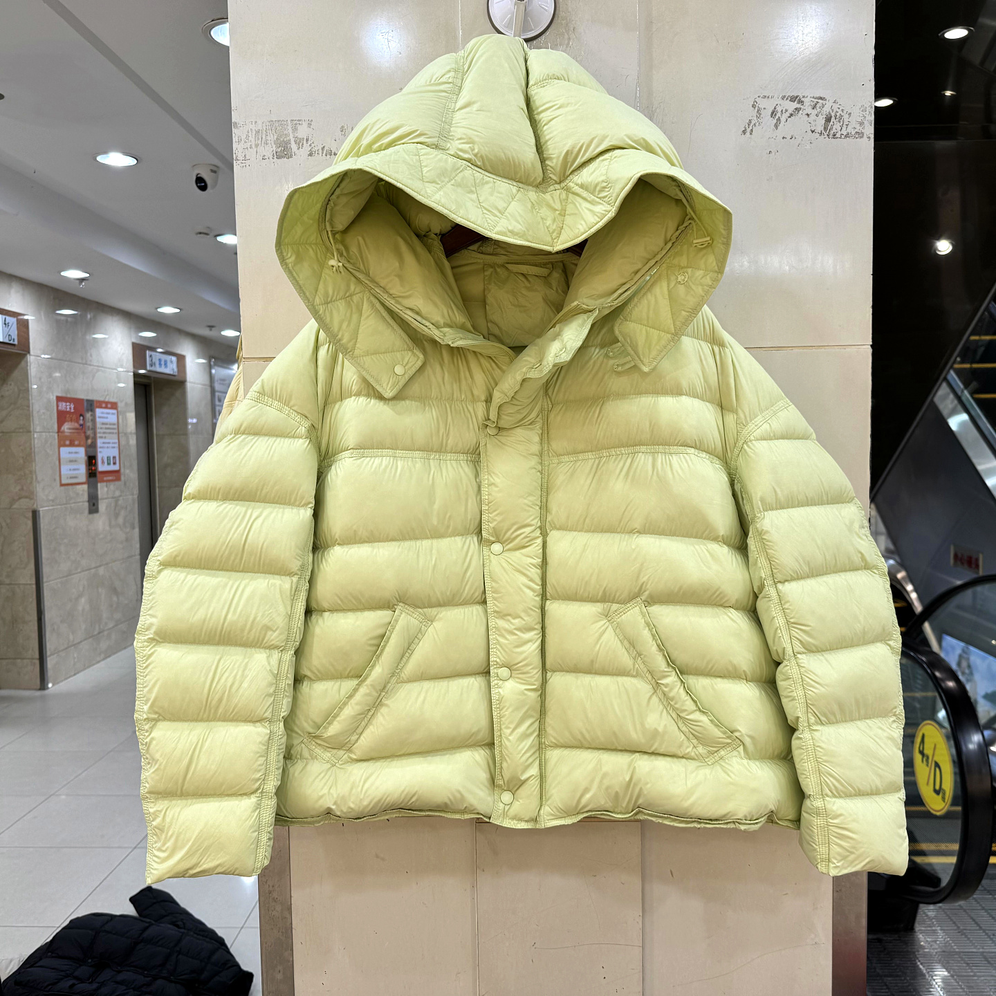 抽绳花苞连帽泡芙羽绒服短外套