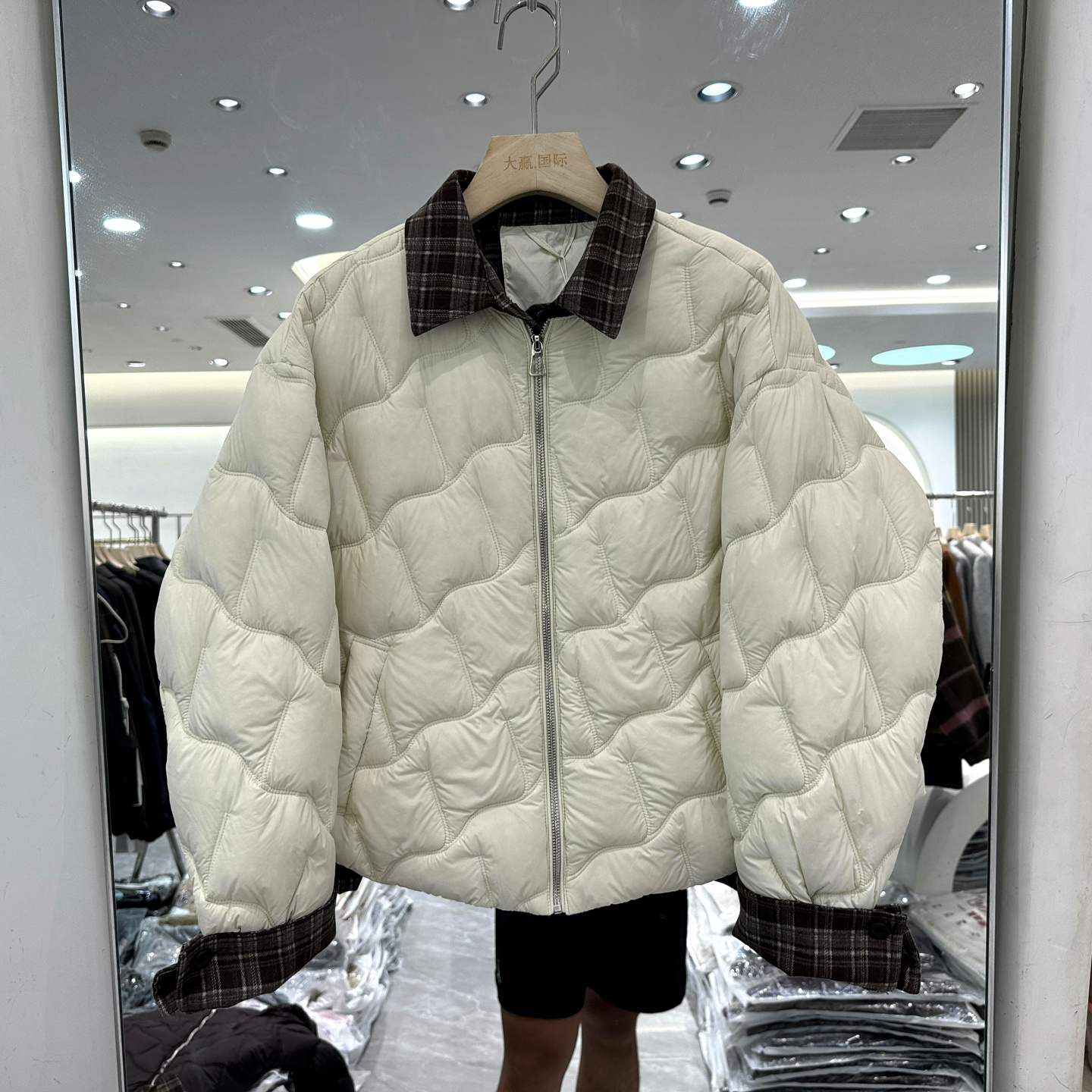 依芙恩58D08衬衣翻领短羽绒服