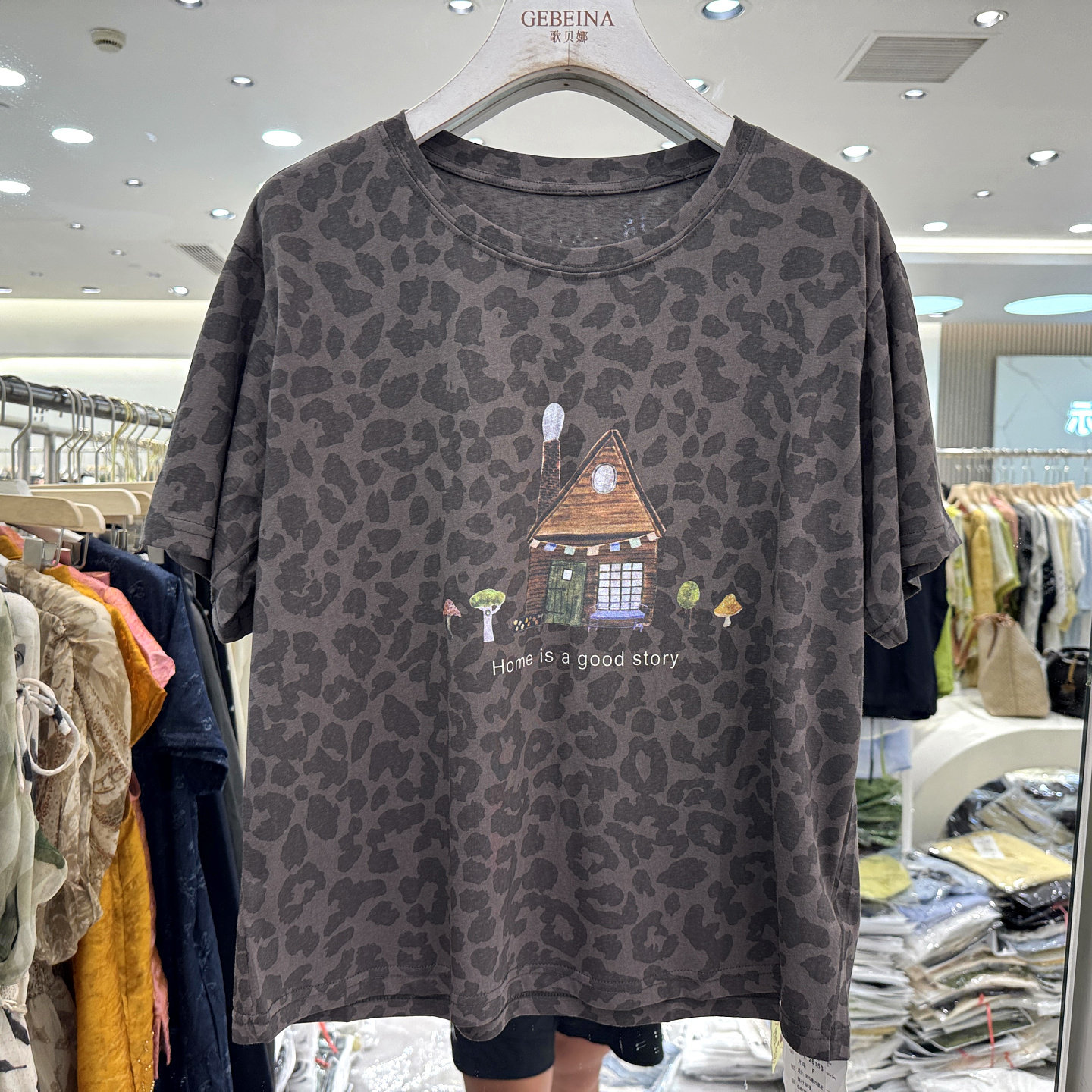 秀姿依琳26158 卡通小房子圆领休闲宽松减龄短装豹纹T恤上衣夏装