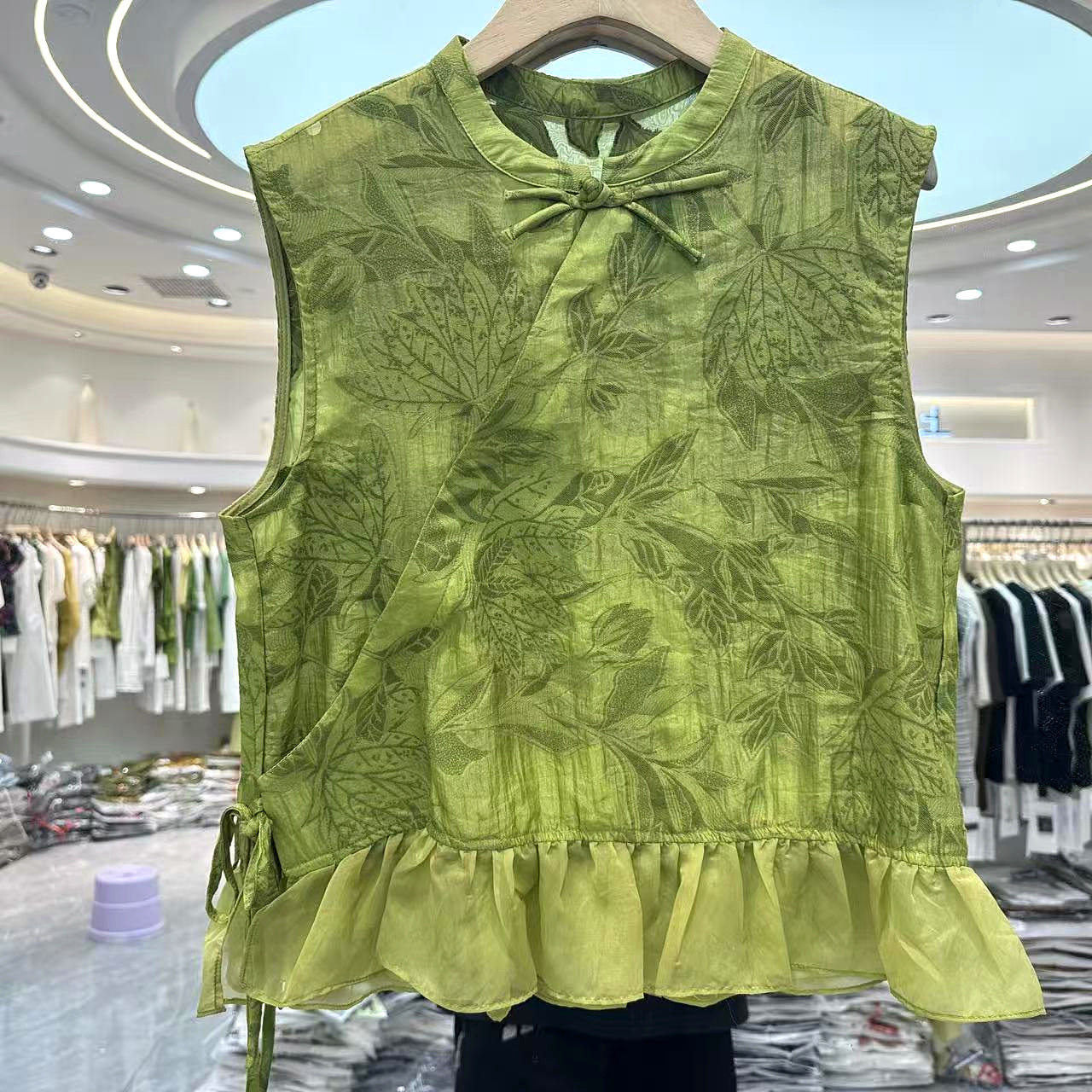 28018 侧系带斜门禁盘扣立领下荷叶边树叶提花无袖人丝马甲衬衣夏