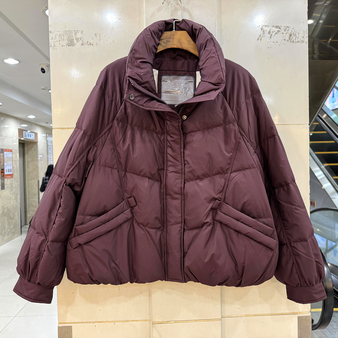 F1016休闲A字短装连帽羽绒服