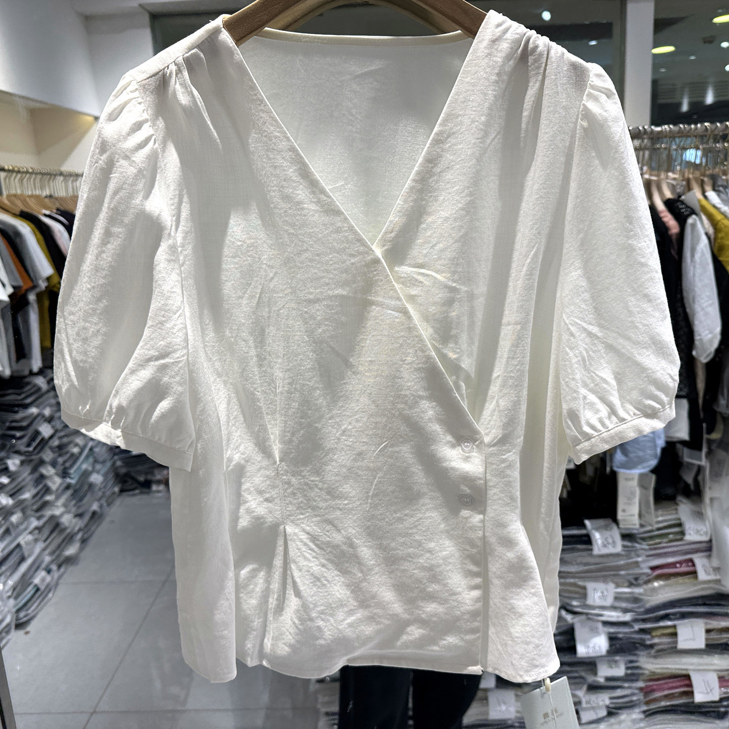 尚青6053 斜门禁V领侧两粒扣收腰短袖天丝衬衣小衫上衣欧货夏装女