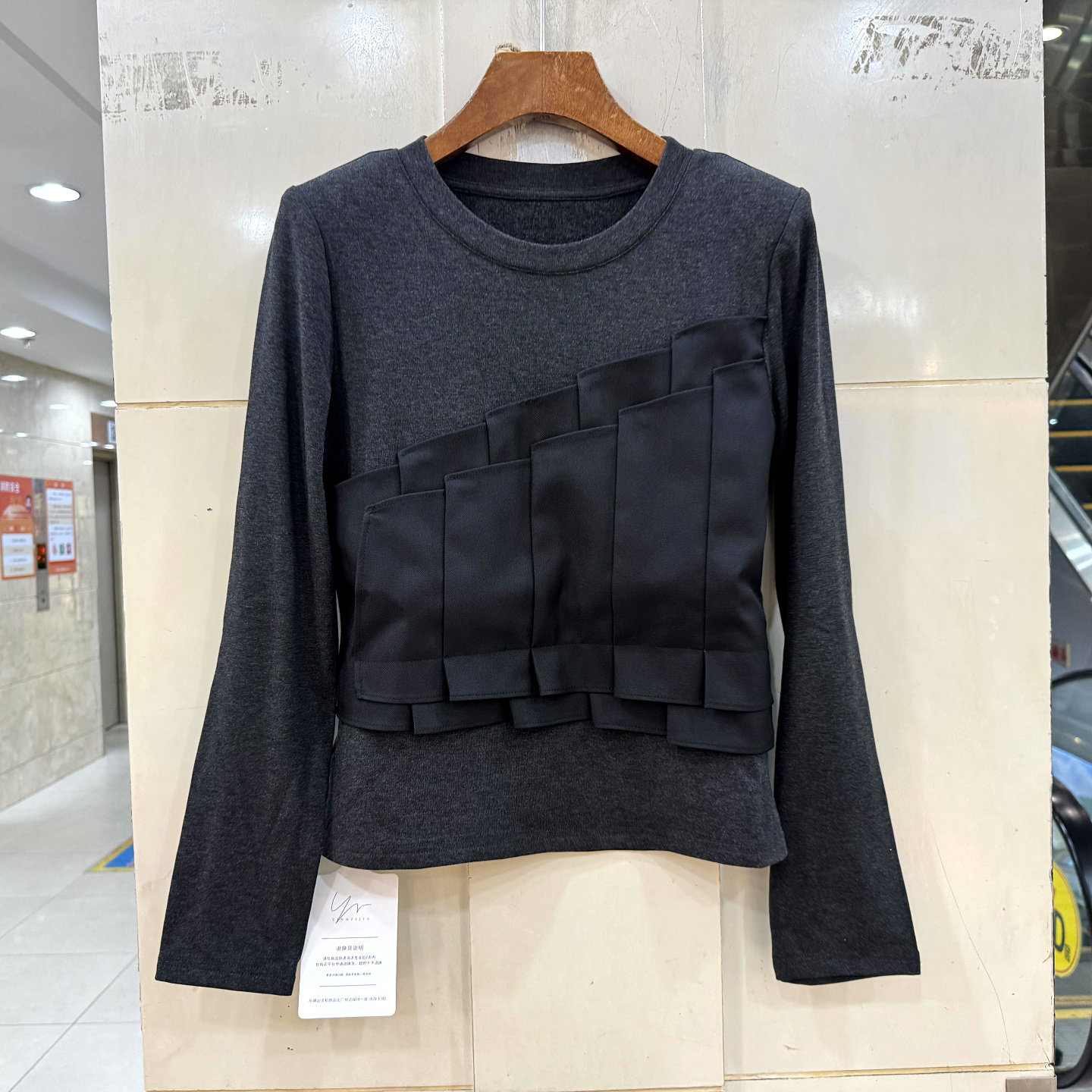 2495X 胸前斜压褶腰封拼接设计感垫肩圆领磨毛T恤打底衫上衣冬装