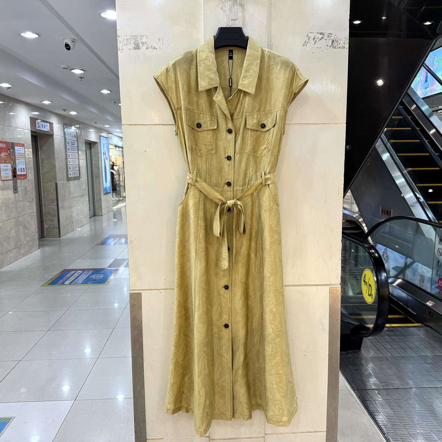 柏菲尔BFE-B27127 单排扣开衫式系带收腰翻领提花天丝中长连衣裙