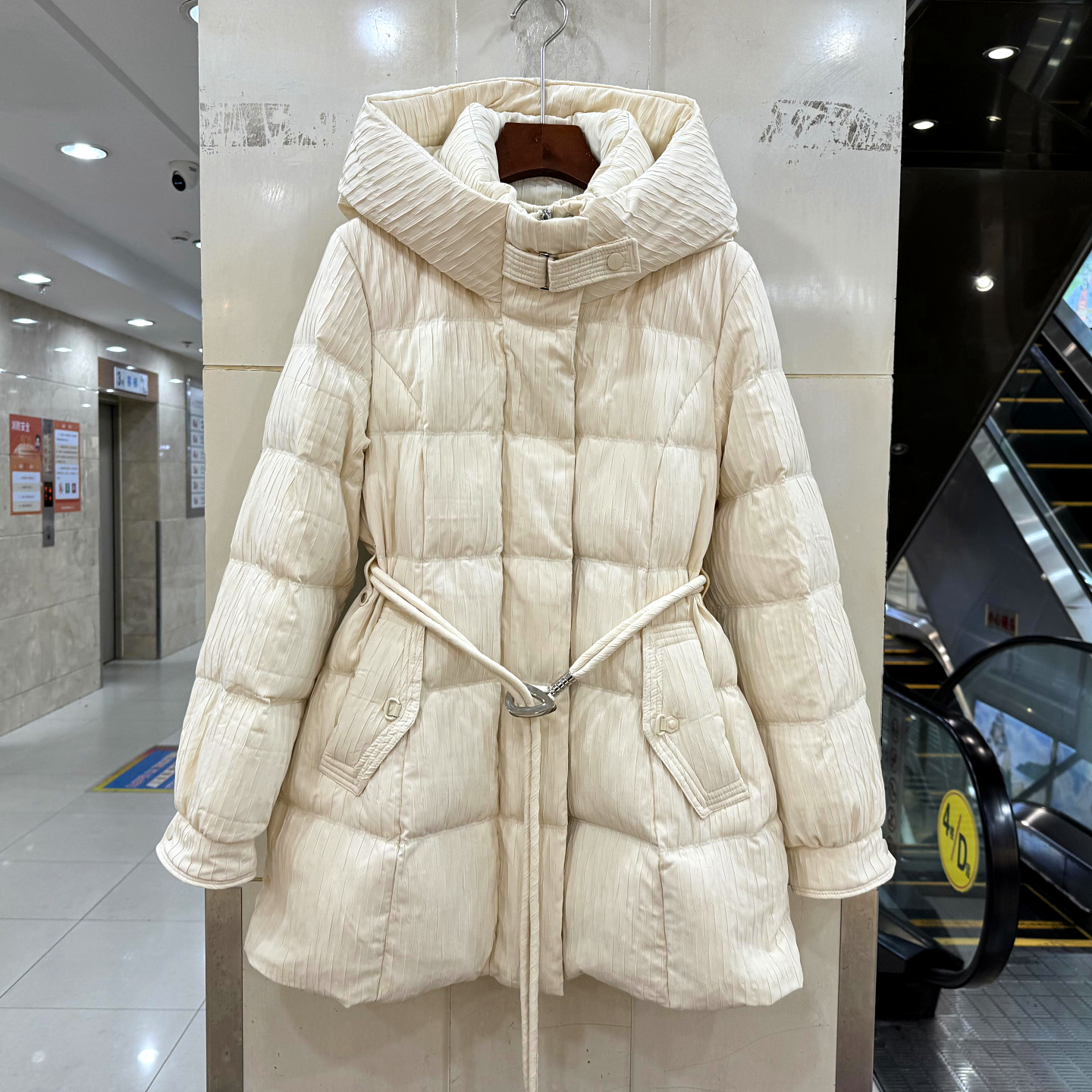 千娜利E80130连帽小个中长鹅绒服