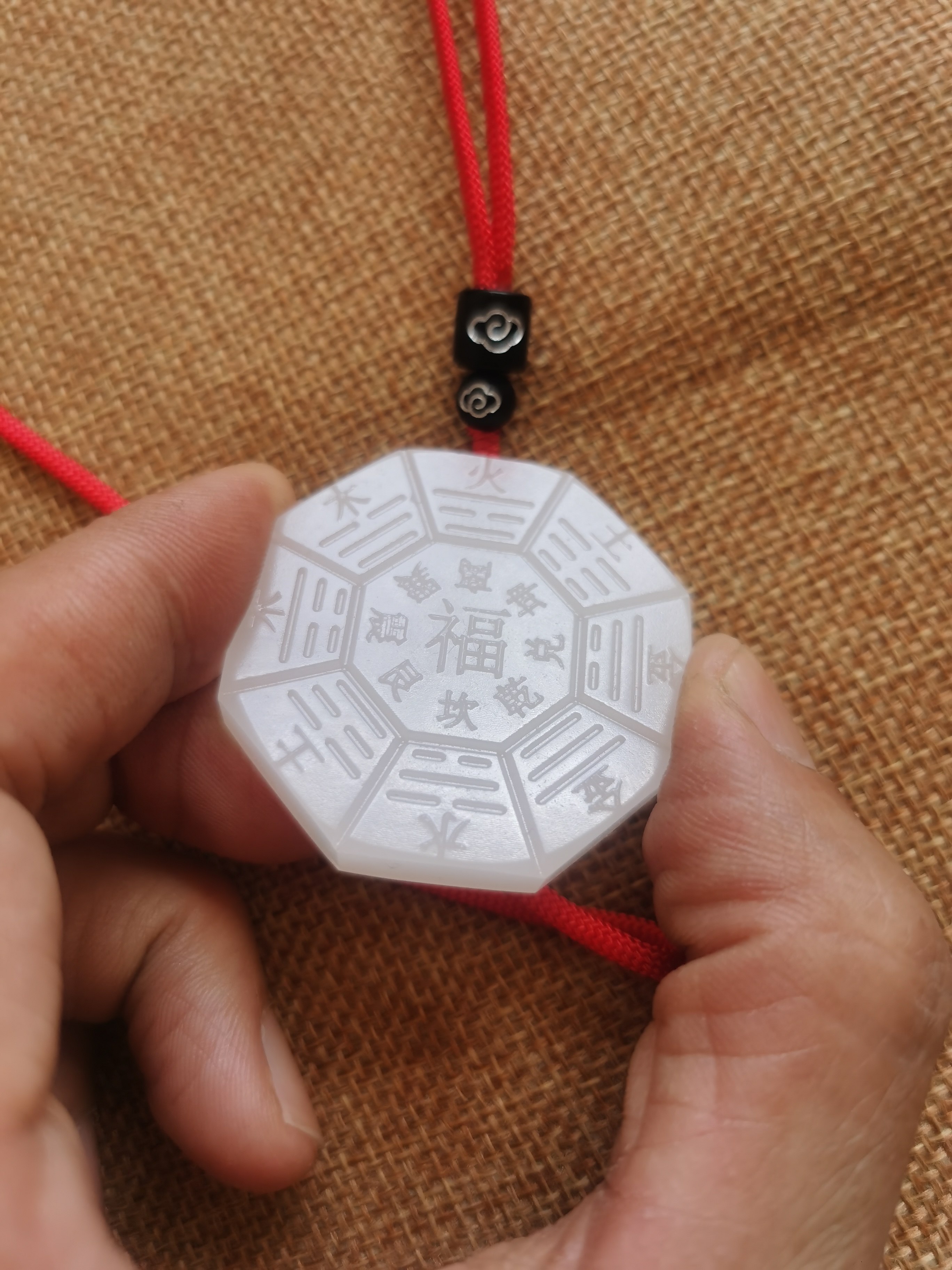 天然白玉五行八卦福吊坠精雕家用吉祥物五行通关福符随身项链挂件
