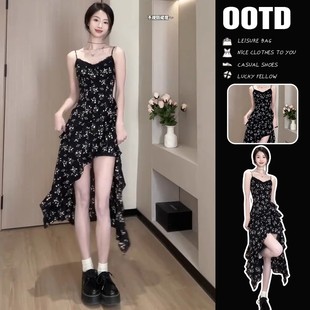 气质黑色碎花吊带连衣裙子女夏天2025新款海边度假风长裙夏季穿搭