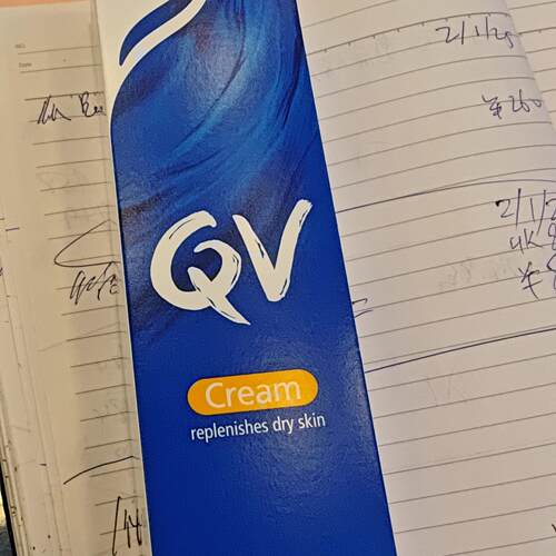 澳大利亚Qv润肤膏100ml高体柔软含角鲨烷帮助皮肤柔软弹性