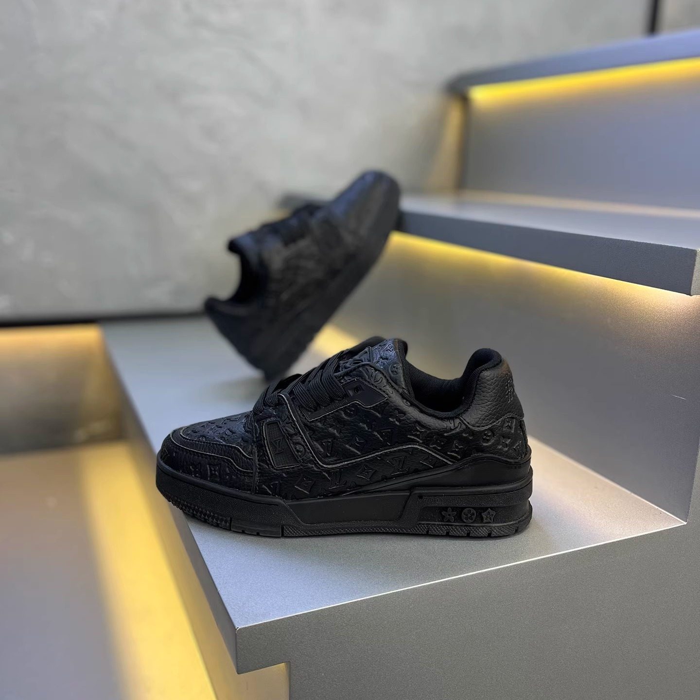 莆田轻奢时尚潮流纯色休闲板鞋小众百搭休闲板鞋2025韩版厚底男鞋