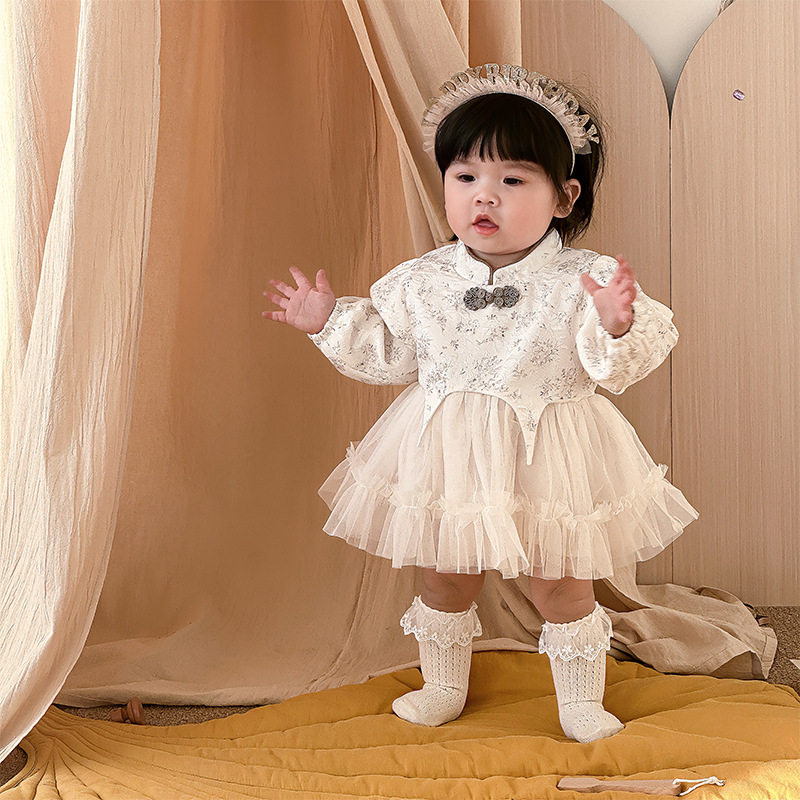 婴儿衣服春秋新生女宝宝连体衣满月百天公主哈衣新中式纱裙包屁衣