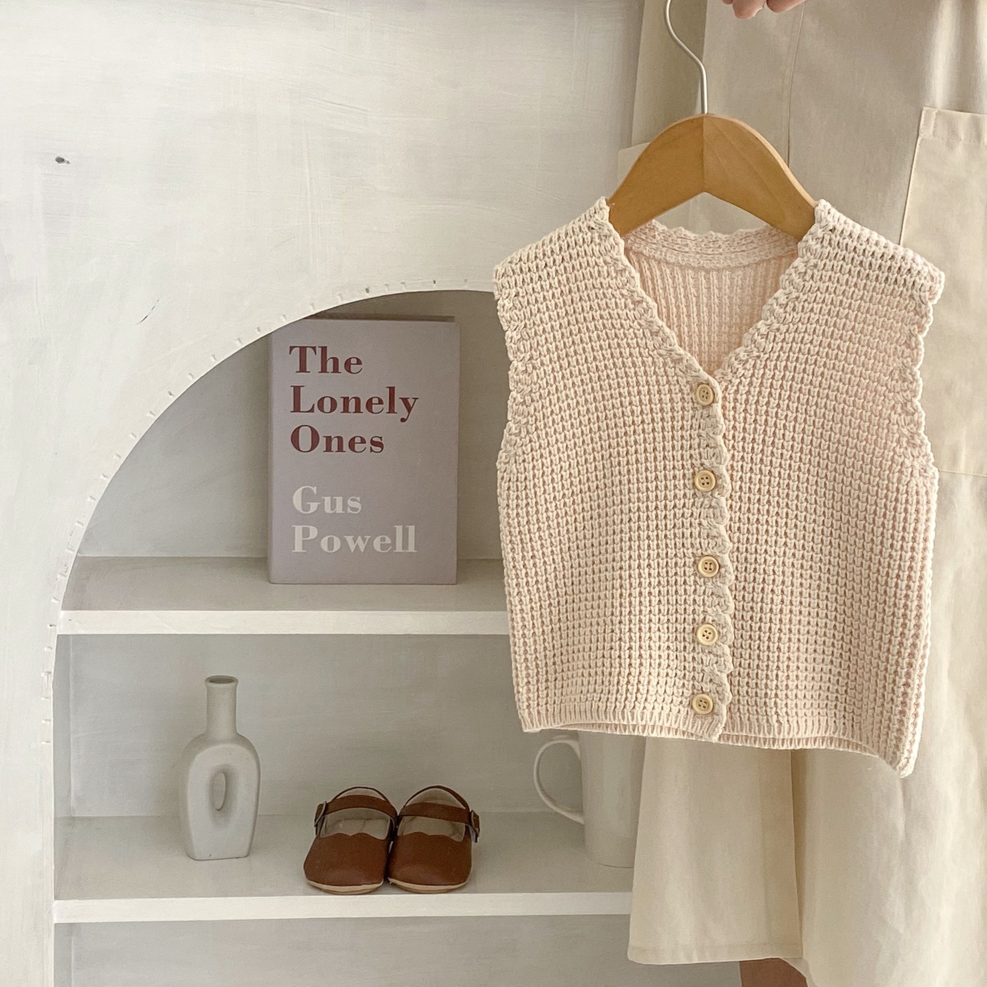 2025秋季网红纯色女宝宝百搭婴儿0-3岁开衫针织毛衫V领马甲小外套