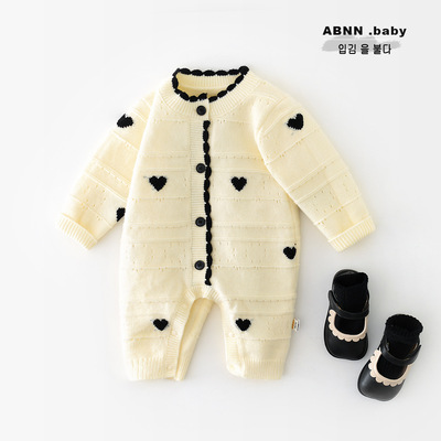 2025韩版新款女童爱心长袖连身衣 新生儿单排扣包屁爬服53319
