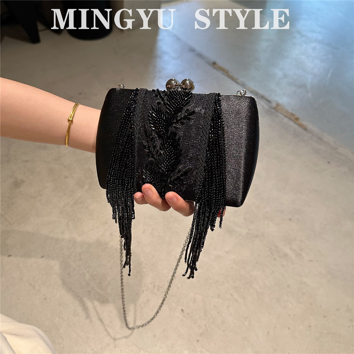 高级感复古手工钉珠水晶黑色花边流苏手提袋珠绣串珠斜跨包小方包