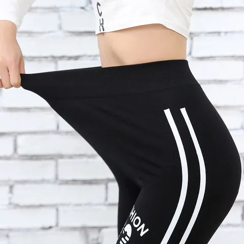 2025女大码打底裤春秋运动薄款印花外穿条纹新款高弹莫代尔