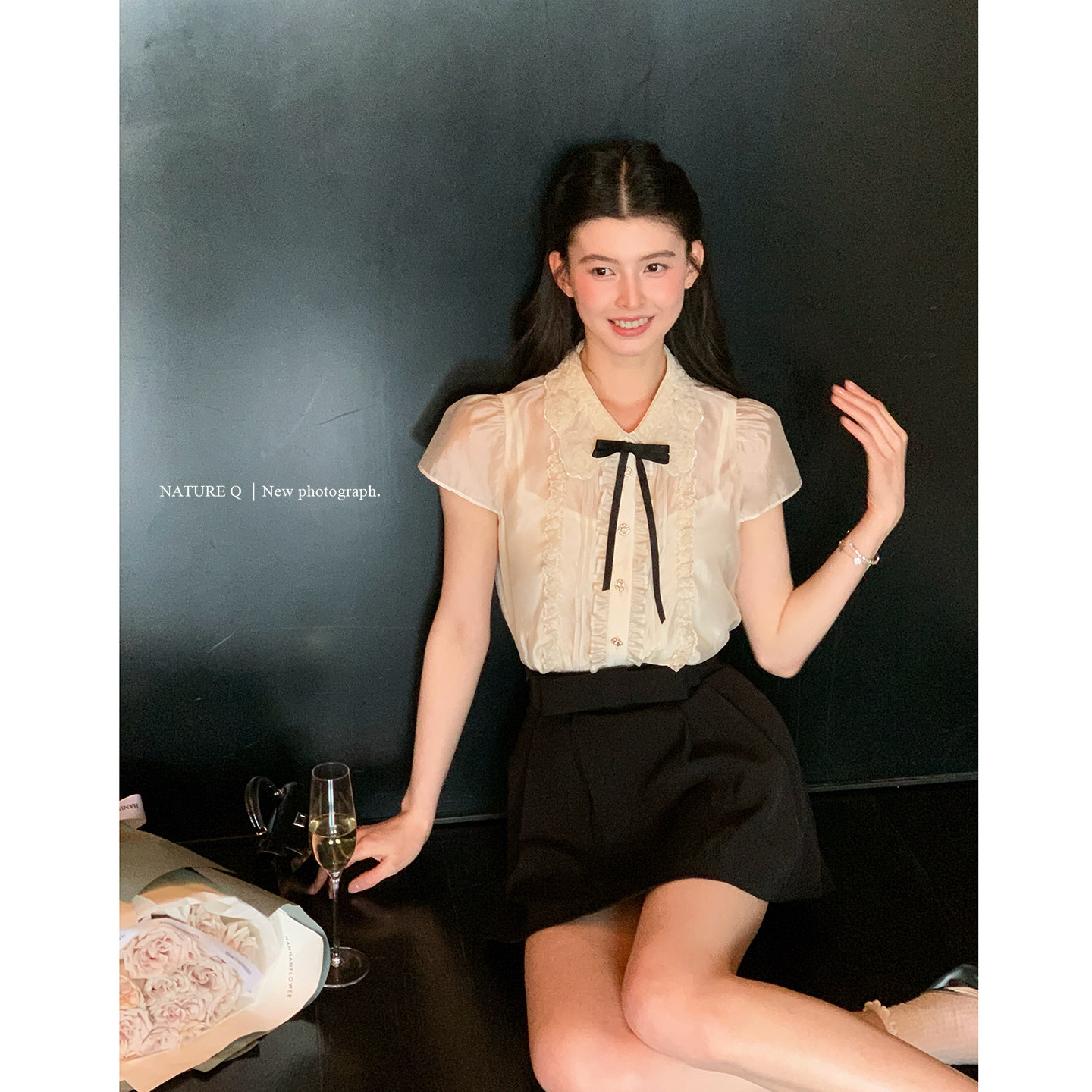 杨小卷千金风重工蕾丝领蝴蝶结短袖衬衫女法式木耳边泡泡袖上衣夏图片