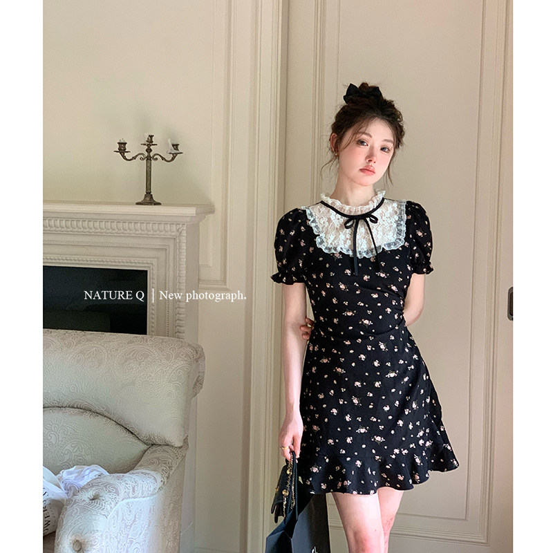 杨小卷 法式茶歇蕾丝拼接黑色碎花连衣裙miu系收腰显瘦复古小黑裙图片