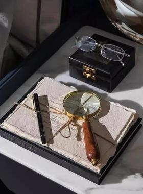 轻奢样板房床头眼镜望大镜