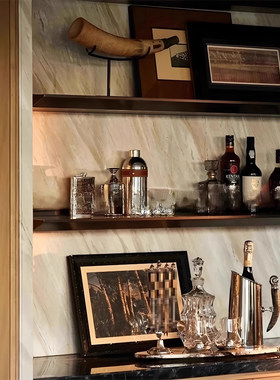 YOUPIN现代轻奢样板间酒柜餐边柜装饰洋酒装饰画酒壶酒杯桌面摆件
