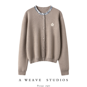 一见倾心！亮片设计领口纯羊绒花朵提花针织开衫女短款毛衣外套