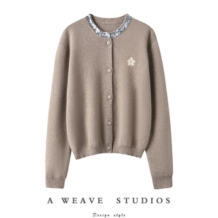 一见倾心！亮片设计领口纯羊绒花朵提花针织开衫女短款毛衣外套