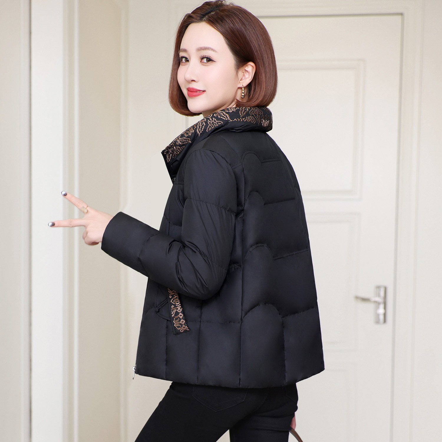 加厚短款羽绒服女2025冬中式立领国风刺绣宽松妈妈装鹅绒保暖外套,女装/女士精品,羽绒服,淘宝优惠券,粉丝福利购,淘宝优惠卷