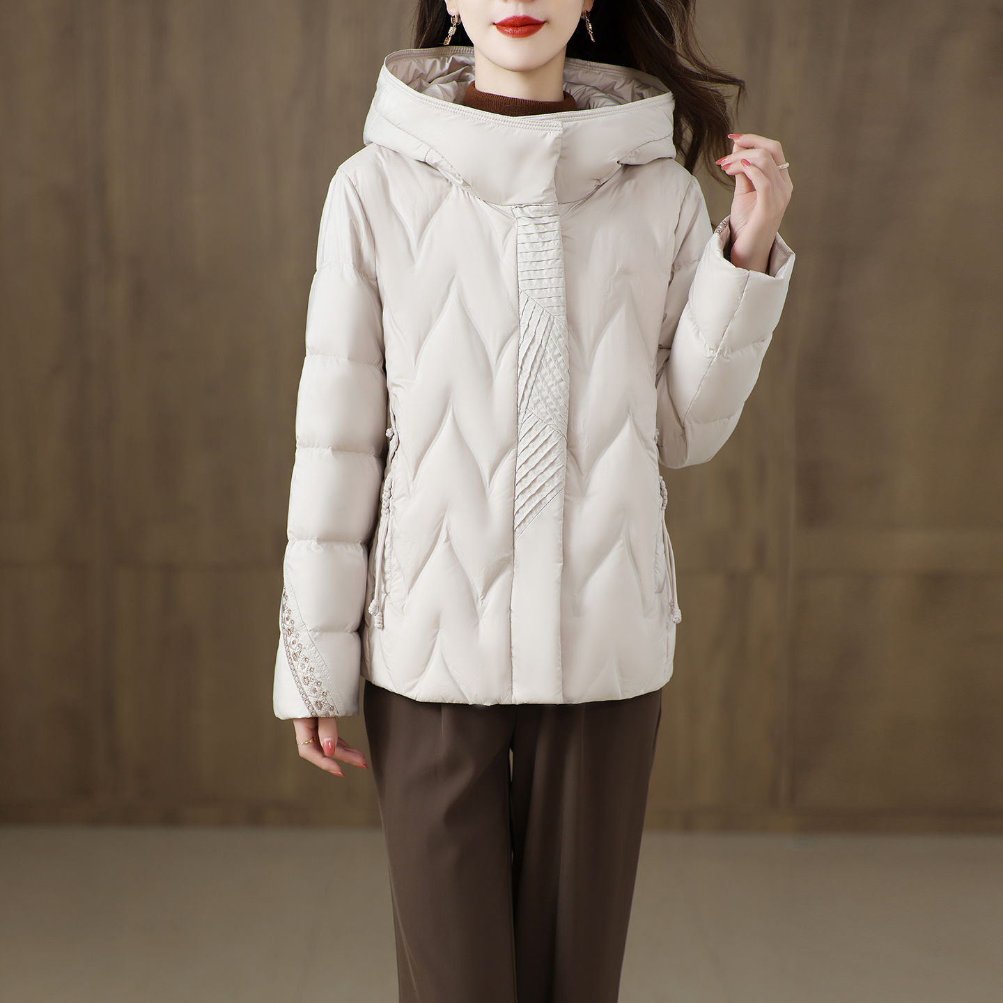 轻薄短款羽绒服女2025冬