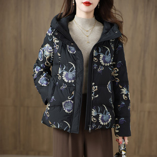 高端品牌妈妈短款羽绒服女2025冬大码连帽国风绣花加厚鹅绒外套潮