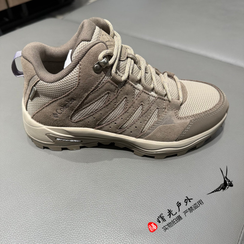 哥伦比亚户外防泼水保暖登山鞋