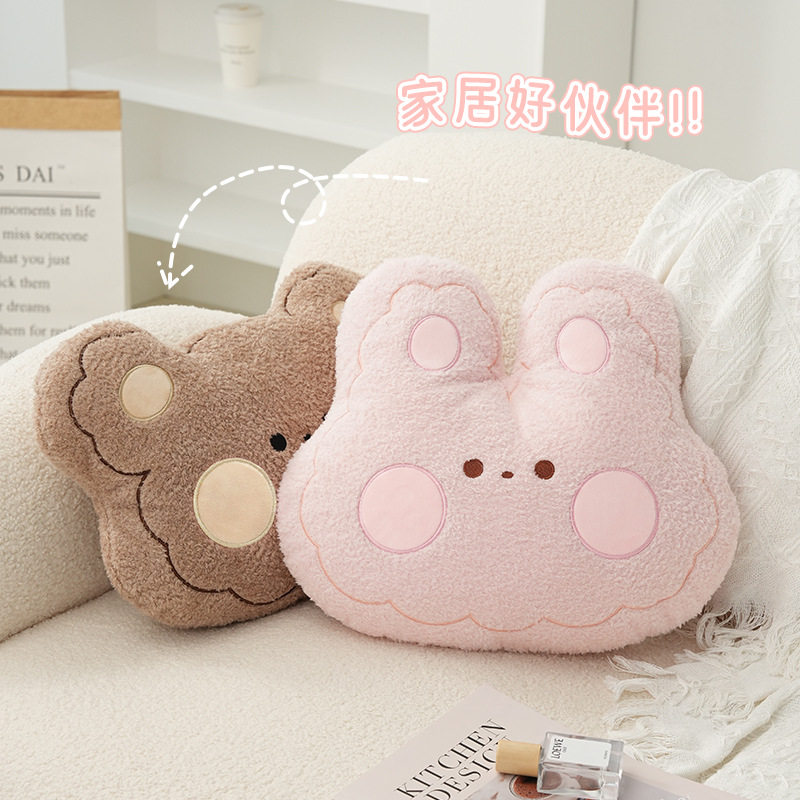 毛绒抱枕沙发车载靠垫午睡枕头
